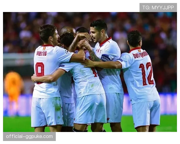 战术变化：看到传中效率低下，塞维利亚下半场开始尝试更多肋部短传渗透